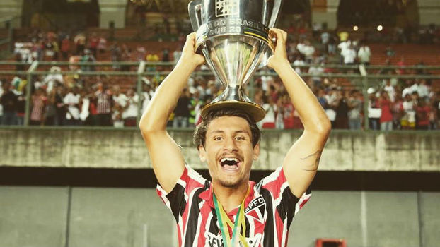 Pedro Augusto levanta a taça da Copa do Brasil Sub-20 Pedro Augusto levanta a taça da Copa do Brasil Sub-20