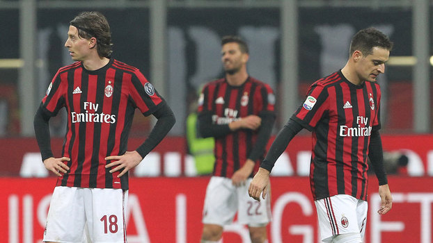 Jogadores do Milan lamentam revés para a Atalanta Jogadores do Milan lamentam revés para a Atalanta