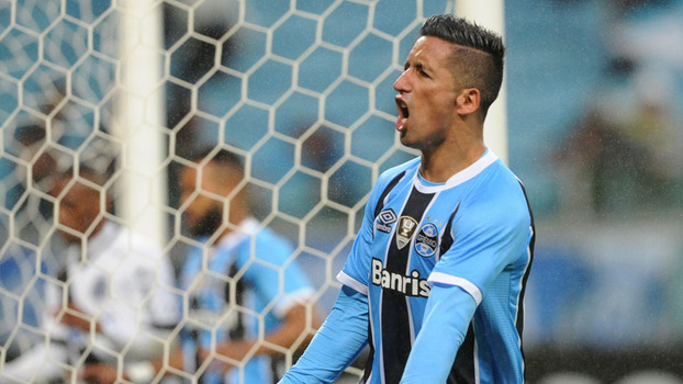 Barrios fez dois gols do Grêmio neste domingo Barrios fez dois gols do Grêmio neste domingo