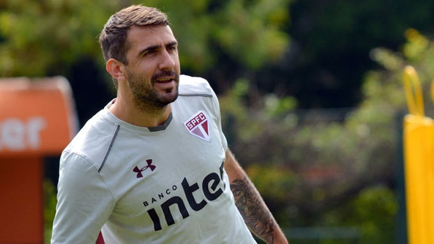 Lucas Pratto durante treinamento no São Paulo