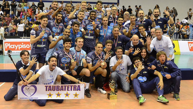 Jogadores do Taubaté comemoram o quarto título paulista de vôlei consecutivo Jogadores do Taubaté comemoram o quarto título paulista de vôlei consecutivo