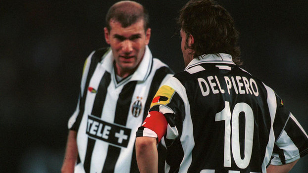 Alessandro Del Piero e Zinedine Zidane à época de Juventus em 2001 Alessandro Del Piero e Zinedine Zidane à época de Juventus em 2001