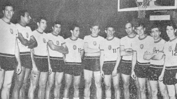 Felipe, Ubiratan, Renê, Ortiz, Ferraz, Bernardo, Peninha, Amauri, Wlamir Marques, Renzo, Fernando e Rosa Branca. Felipe, Ubiratan, Renê, Ortiz, Ferraz, Bernardo, Peninha, Amauri, Wlamir Marques, Renzo, Fernando e Rosa Branca.