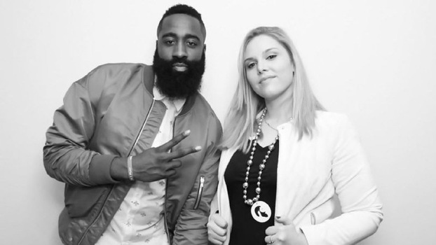 Cassy Athena e James Harden, ala-armador do Houston Rockets Cassy Athena e James Harden, ala-armador do Houston Rockets