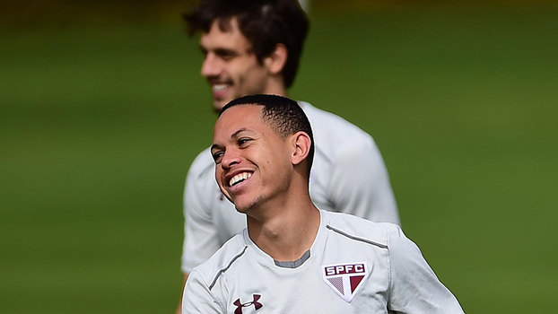 Marcos Guilherme treinou como titular Marcos Guilherme treinou como titular