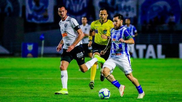 Réver deixou a zaga para jogar como primeiro volante diante do CSA Réver deixou a zaga para jogar como primeiro volante diante do CSA