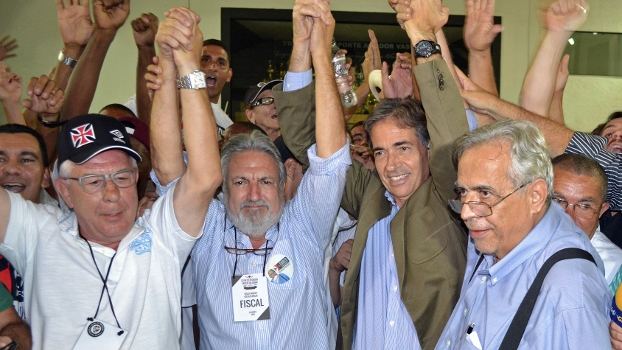 Eurico Miranda comemora vitória em 2014 ao lado de Fernando Horta e José Luiz Moreira Eurico Miranda comemora vitória em 2014 ao lado de Fernando Horta e José Luiz Moreira