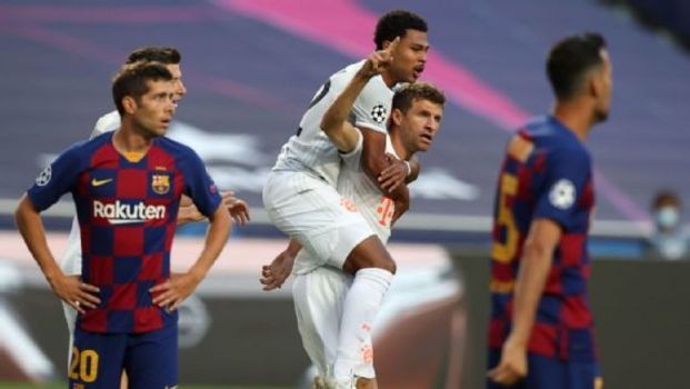 Thomas Müller e Serge Gnabry comemoram gol do Bayern de Munique diante do Barça Thomas Müller e Serge Gnabry comemoram gol do Bayern de Munique diante do Barça