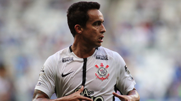 Em momento de baixa, Jadson recebe voto de confiança de Carille e segue como titular