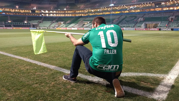 Verdadeiro usou a bandeirinha de escanteio do Allianz como sniper Verdadeiro usou a bandeirinha de escanteio do Allianz como sniper