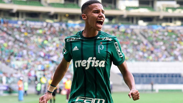Gustavo Garcia comemora seu golaço pelo Palmeiras contra o São Paulo no Paulista sub-15 Gustavo Garcia comemora seu golaço pelo Palmeiras contra o São Paulo no Paulista sub-15
