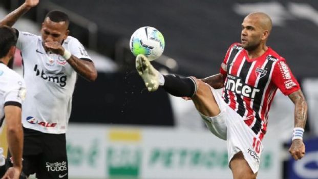 O Tricolor, de Daniel Alves, nunca venceu na casa nova do Corinthians O Tricolor, de Daniel Alves, nunca venceu na casa nova do Corinthians