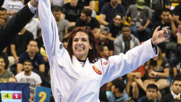 Claudinha, novata na faixa preta e já campeã mundial em sua categoria. Claudinha, novata na faixa preta e já campeã mundial em sua categoria.