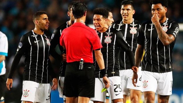 Corinthians foi eliminado pelo Racing e ganhou problemas fora do campo Corinthians foi eliminado pelo Racing e ganhou problemas fora do campo