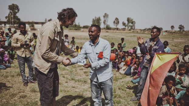 Neven Subotic (à esq.)