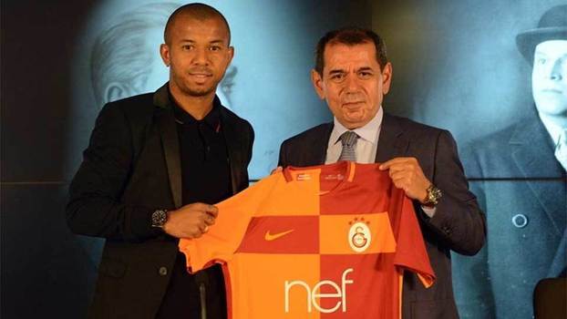 Mariano foi apresentado como reforço do Galatasaray Mariano foi apresentado como reforço do Galatasaray