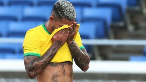 Douglas Luiz expulso contra a Costa do Marfim Douglas Luiz expulso contra a Costa do Marfim