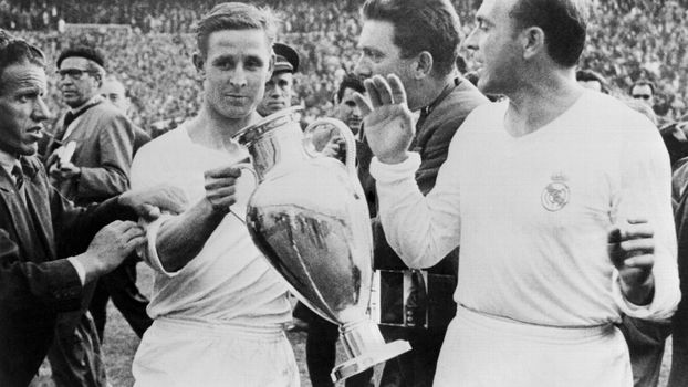 Raymond Kopa foi um dos grandes ídolos do Real Madrid, coroado com a Bola de Ouro em 1958 Raymond Kopa foi um dos grandes ídolos do Real Madrid, coroado com a Bola de Ouro em 1958