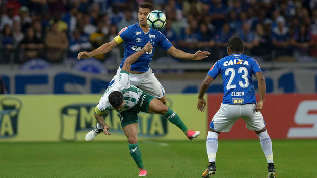 Palmeiras flerta com virada 'impossível', mas Cruzeiro busca empate no fim e vai à semi