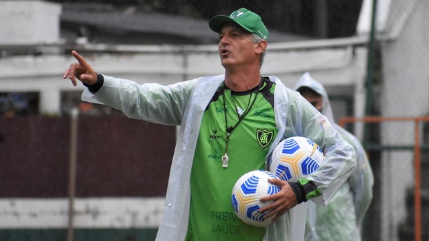 Com a bola murcha no Brasileirão e segurando a laterna, Lisca doi demitido! Com a bola murcha no Brasileirão e segurando a laterna, Lisca doi demitido!