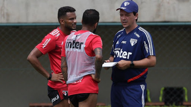 Diniz durante treinamento no São Paulo Diniz durante treinamento no São Paulo