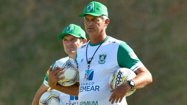 Técnico Lisca comanda treinamento do América-MG para jogo da Série B Técnico Lisca comanda treinamento do América-MG para jogo da Série B