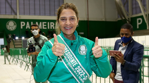 Leila Pereira comemora ao ser eleita presidente do Palmeiras Leila Pereira comemora ao ser eleita presidente do Palmeiras
