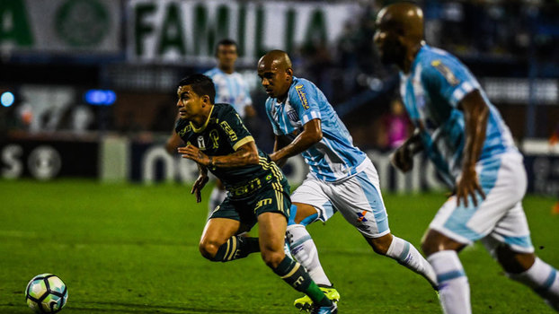 Avaí vence, embola briga contra a queda e impede Palmeiras de assumir vice-liderança