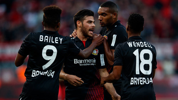 Volland comemora o primeiro gol do Bayer Leverkusen