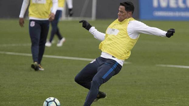 Giovanni Augusto substitui Jadson e voltará a ser titular do Corinthians após 165 dias