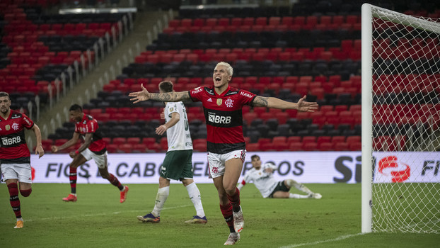 Pedro comemora gol solitário na vitória sobre o Verdão por 1 a 0 Pedro comemora gol solitário na vitória sobre o Verdão por 1 a 0