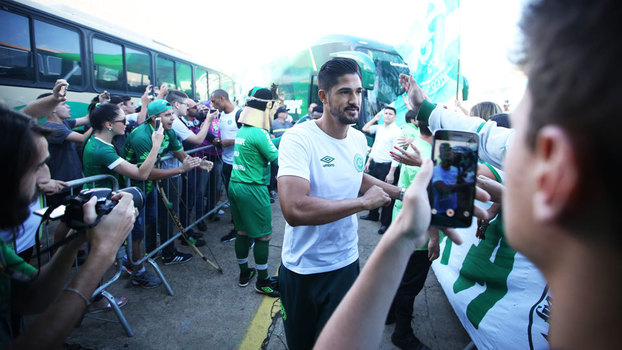 Túlio de Melo comemorou permanência da Chape na elite Túlio de Melo comemorou permanência da Chape na elite