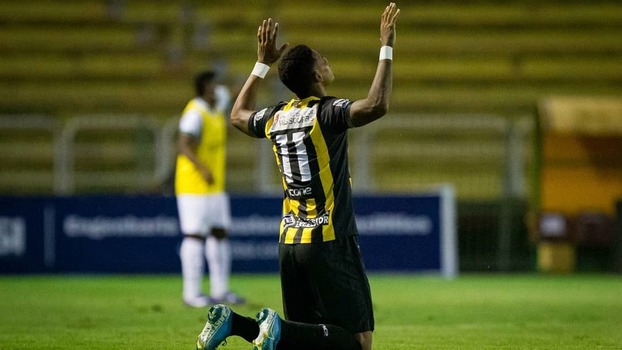 Artilheiro: Alef Manga comemora o quinto gol no Carioção! Artilheiro: Alef Manga comemora o quinto gol no Carioção!