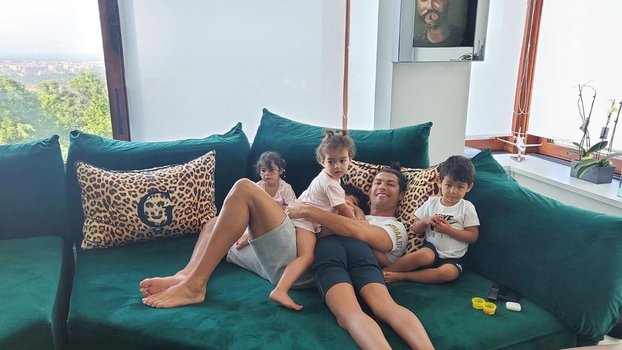 CR7 em momento de alegria com os filhos CR7 em momento de alegria com os filhos