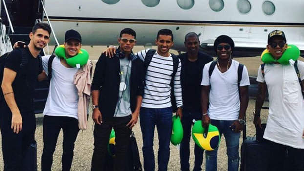 Jogadores do Brasil durante viagem em outubro de 2016 Jogadores do Brasil durante viagem em outubro de 2016