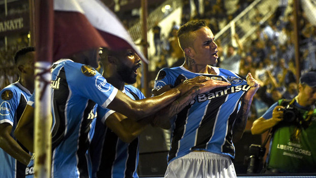 Luan celebra um dos gols do Grêmio contra o Lanús Luan celebra um dos gols do Grêmio contra o Lanús