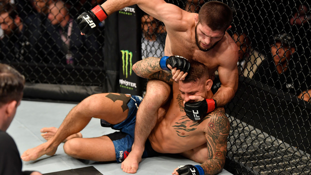 Khabib durante luta com Dustin Poirier Khabib durante luta com Dustin Poirier