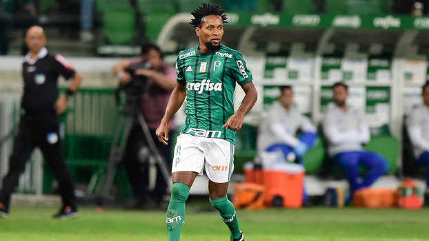 Desfalques devem recolocar Zé Roberto na lateral após mais de um mês e meio