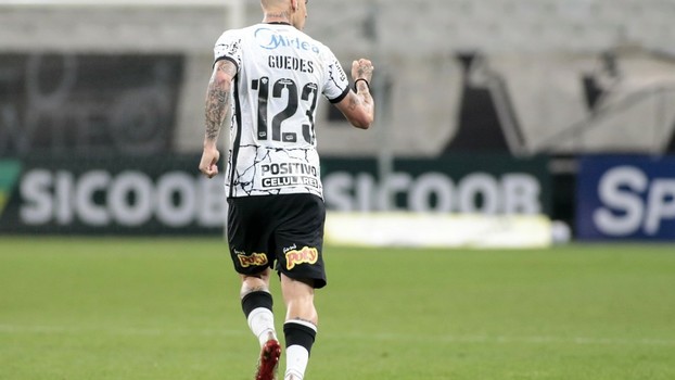 Róger Guedes marca golaço de falta na estreia Róger Guedes marca golaço de falta na estreia