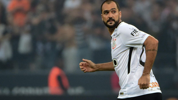 Em busca da renovação, Danilo desconversa quando perguntado sobre redução salarial