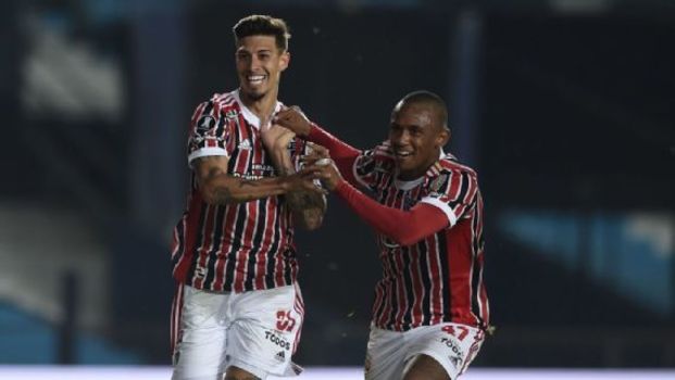 Rigoni e Marquinhos comemorando gol pelo São Paulo na Libertadores Rigoni e Marquinhos comemorando gol pelo São Paulo na Libertadores