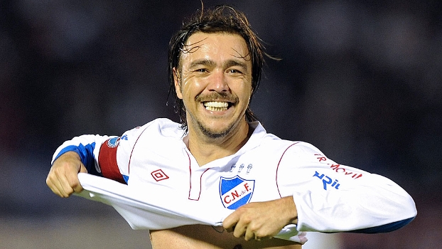 Álvaro Recoba é um dos grandes nomes da história recente do Uruguai. Se destacou na Inter de Milão e está no Nacional Álvaro Recoba é um dos grandes nomes da história recente do Uruguai. Se destacou na Inter de Milão e está no Nacional