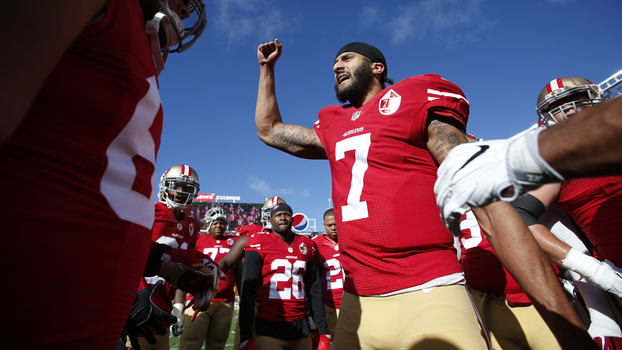 Kaepernick deixou os 49ers em março e segue sem time para jogar Kaepernick deixou os 49ers em março e segue sem time para jogar