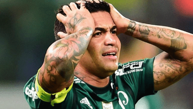 Dudu lamenta durante a derrota em casa