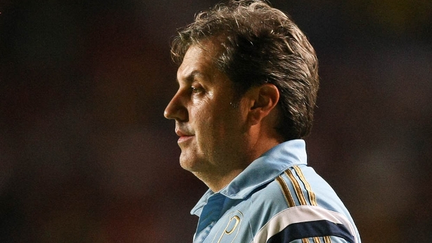 Técnico compara rebaixamento do Palmeiras a 'sair do meio da guerra direto para a prisão'