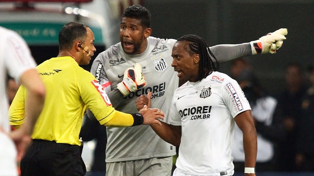 Aranha foi vítima de racismo em 2014 em jogo da Copa do Brasil Aranha foi vítima de racismo em 2014 em jogo da Copa do Brasil