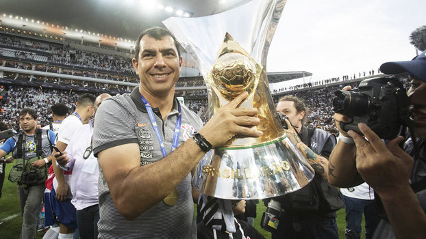 Carille diz ser realista e espera reforços modestos no Corinthians: 'A gente sabe que não tem dinheiro'