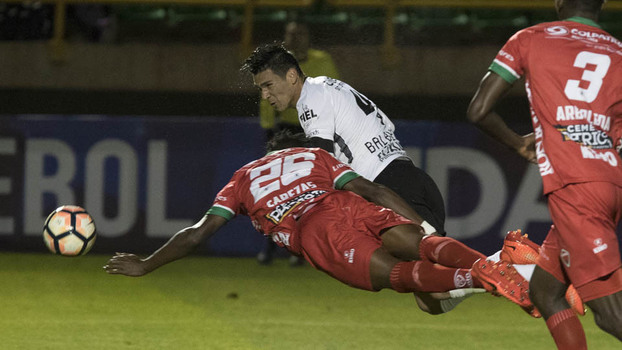 Balbuena salva invencibilidade no fim, e Corinthians busca empate contra Patriotas na Colômbia