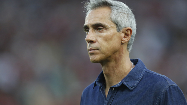 Paulo Sousa ouviu algumas vaias antes do jogo do Flamengo com o Goiás no Maracanã Paulo Sousa ouviu algumas vaias antes do jogo do Flamengo com o Goiás no Maracanã