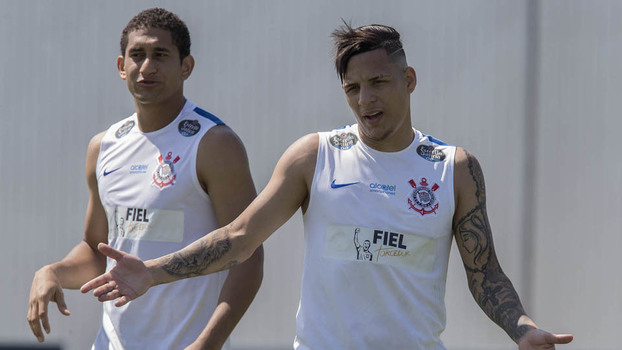 À espera de Romero, Corinthians ensaia time ideal para o clássico